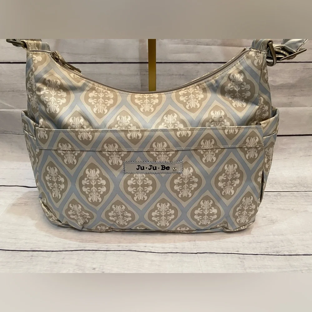 NWOT, Ju-Ju-Be HoboBe Bag in beautiful damask pattern!